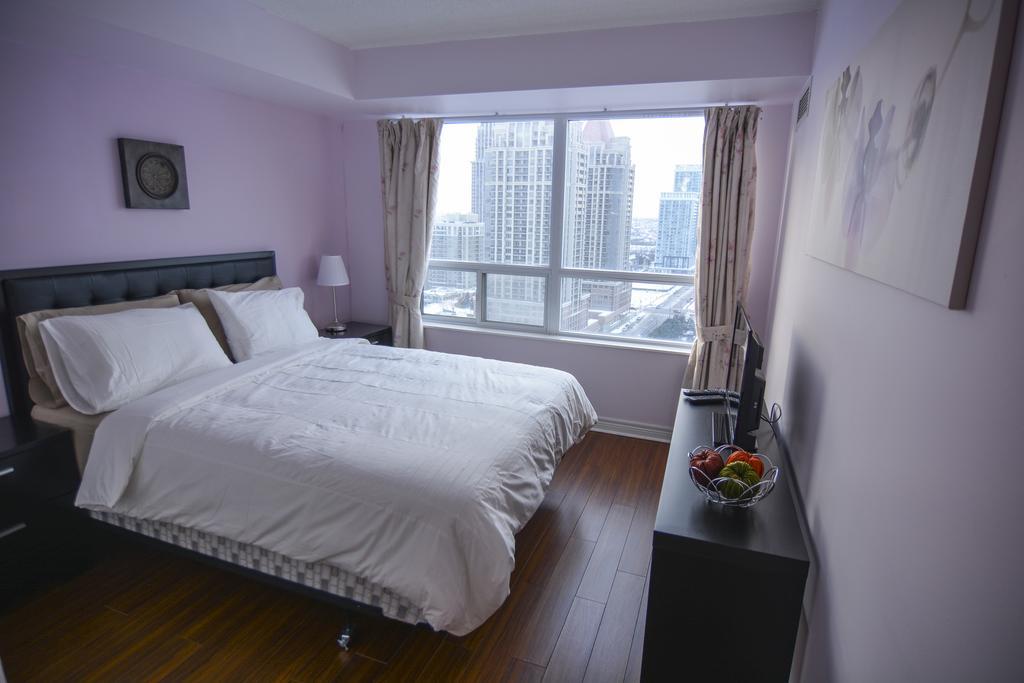 Maplewood Suites - Square One Mississauga Room photo
