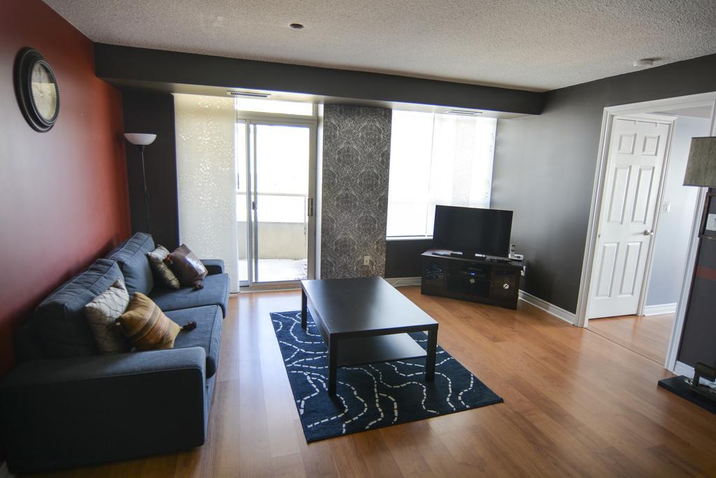 Maplewood Suites - Square One Mississauga Room photo