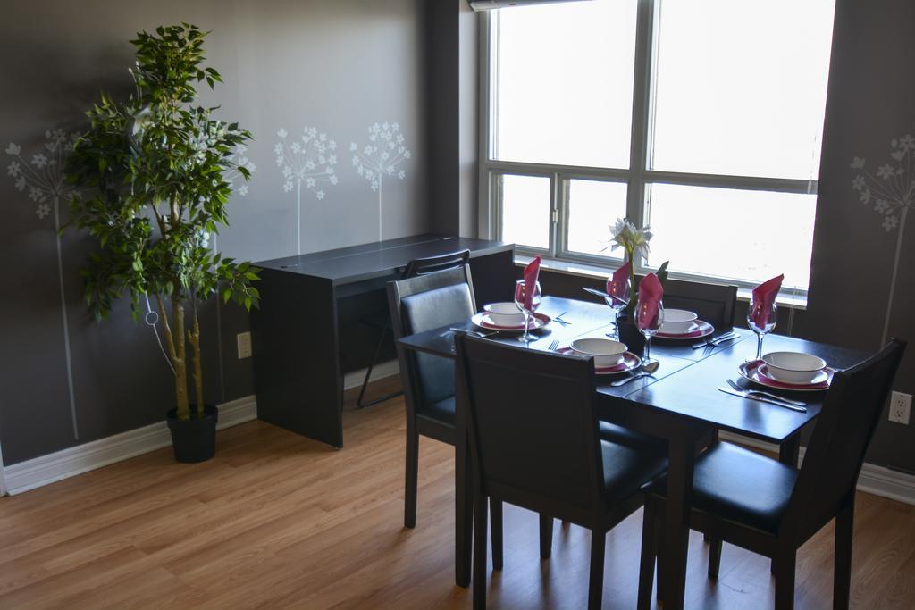 Maplewood Suites - Square One Mississauga Room photo