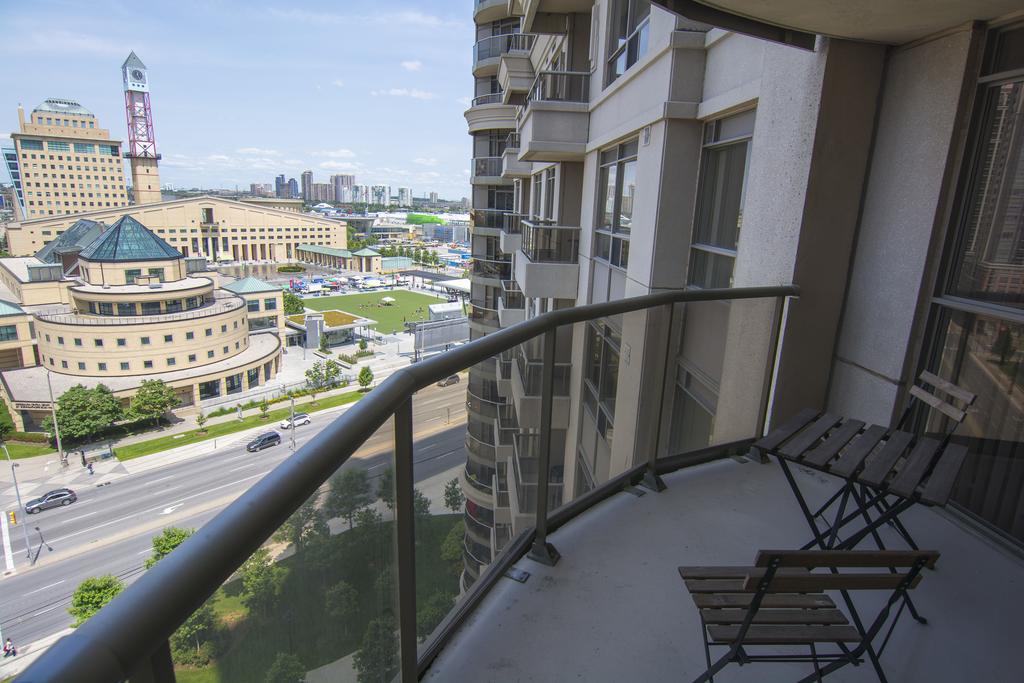 Maplewood Suites - Square One Mississauga Room photo