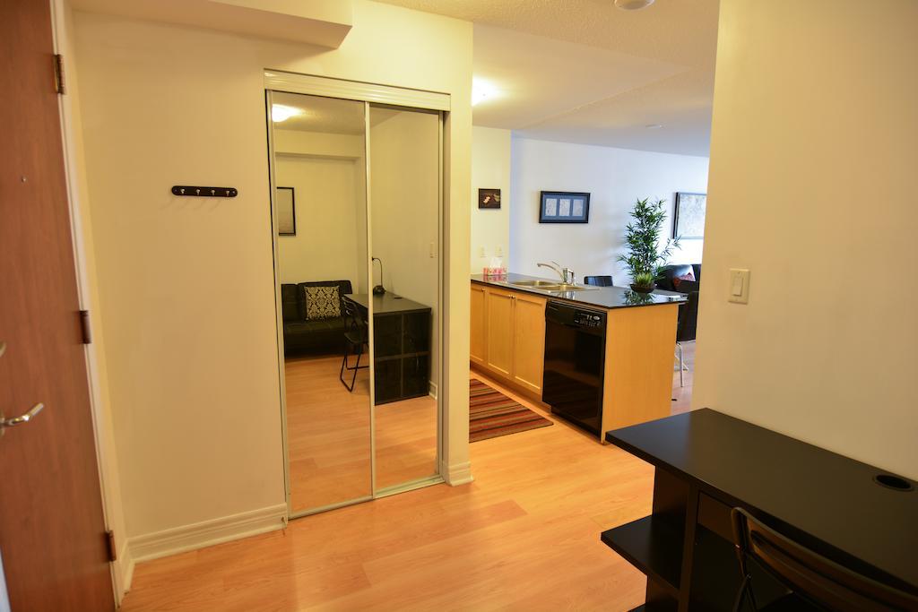 Maplewood Suites - Square One Mississauga Room photo